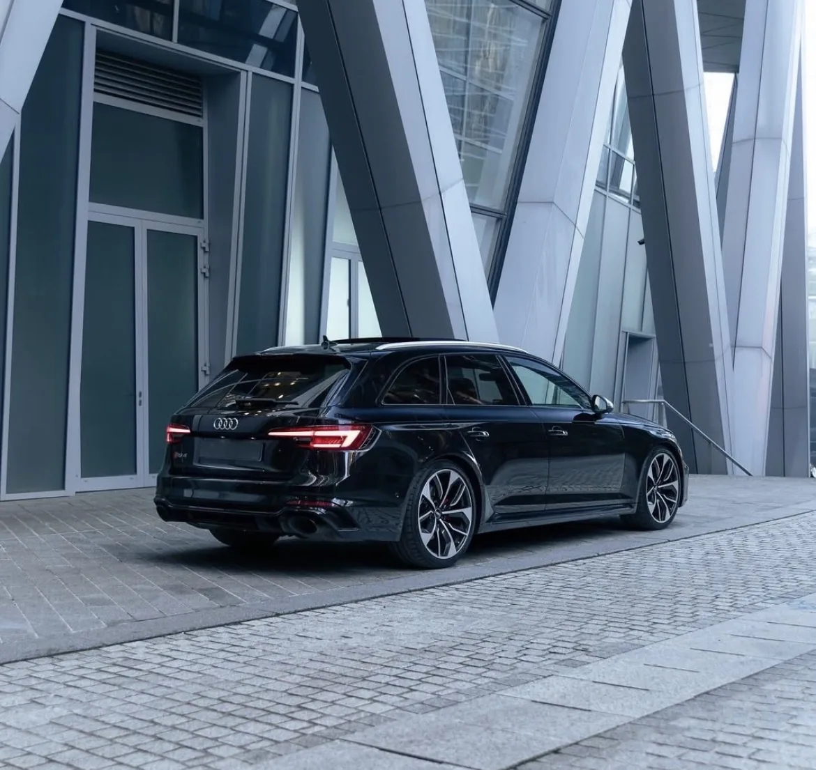 Audi RS4 Avant — Vue 3