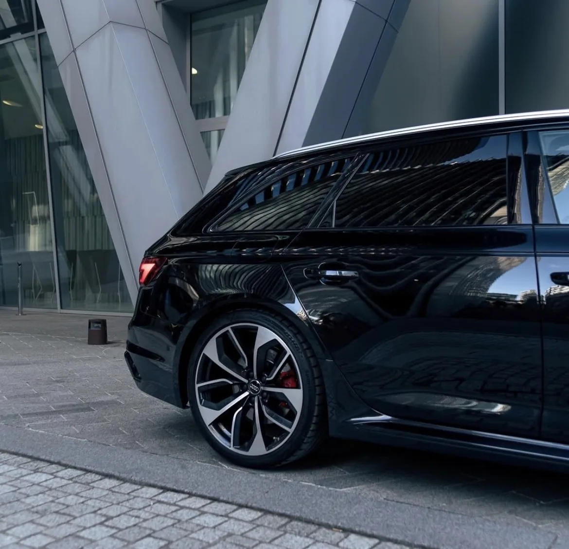 Audi RS4 Avant — Vue 4