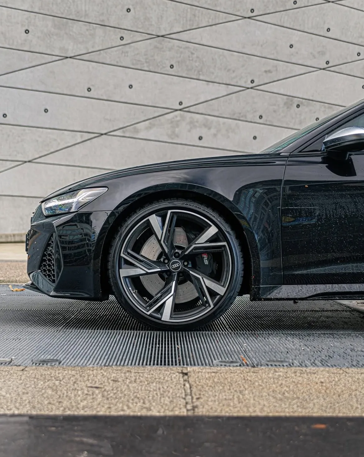 Audi RS6 Avant 2025 — Vue 4